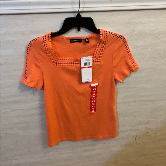 NWT- Ella Rafaella Women's
Dot Trim Short Sleeve Top - Picture 4 of 10